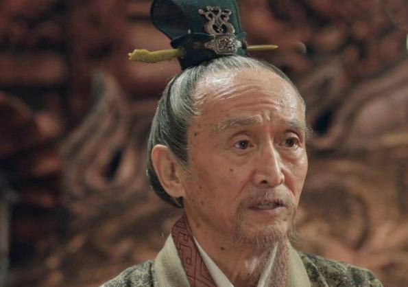 贾诩人称毒士,其实有一人用计比他还毒辣,若遇明主此人必成大器_李儒