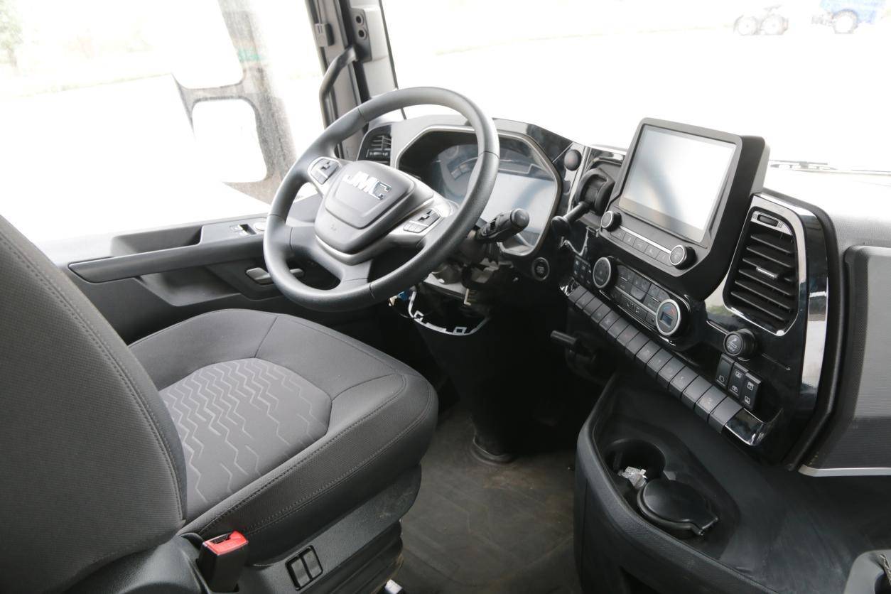 重卡,只有你试过才知道,但是国产中高端的牵引车,江铃威龙hv5绝对是为