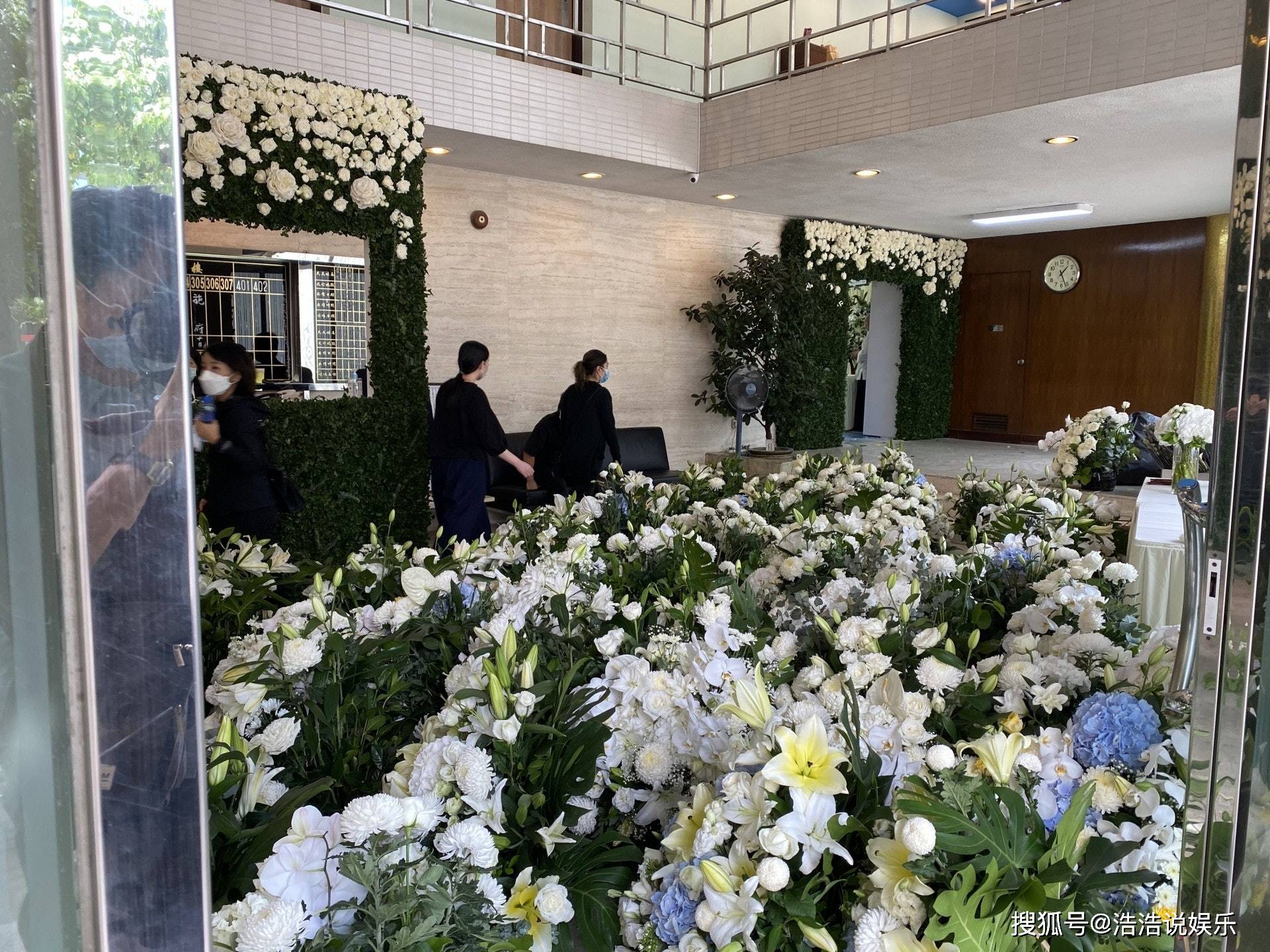 何鸿燊逝世|四房子女陆续抵灵堂送别赌王 杨受成,何骥到场致意