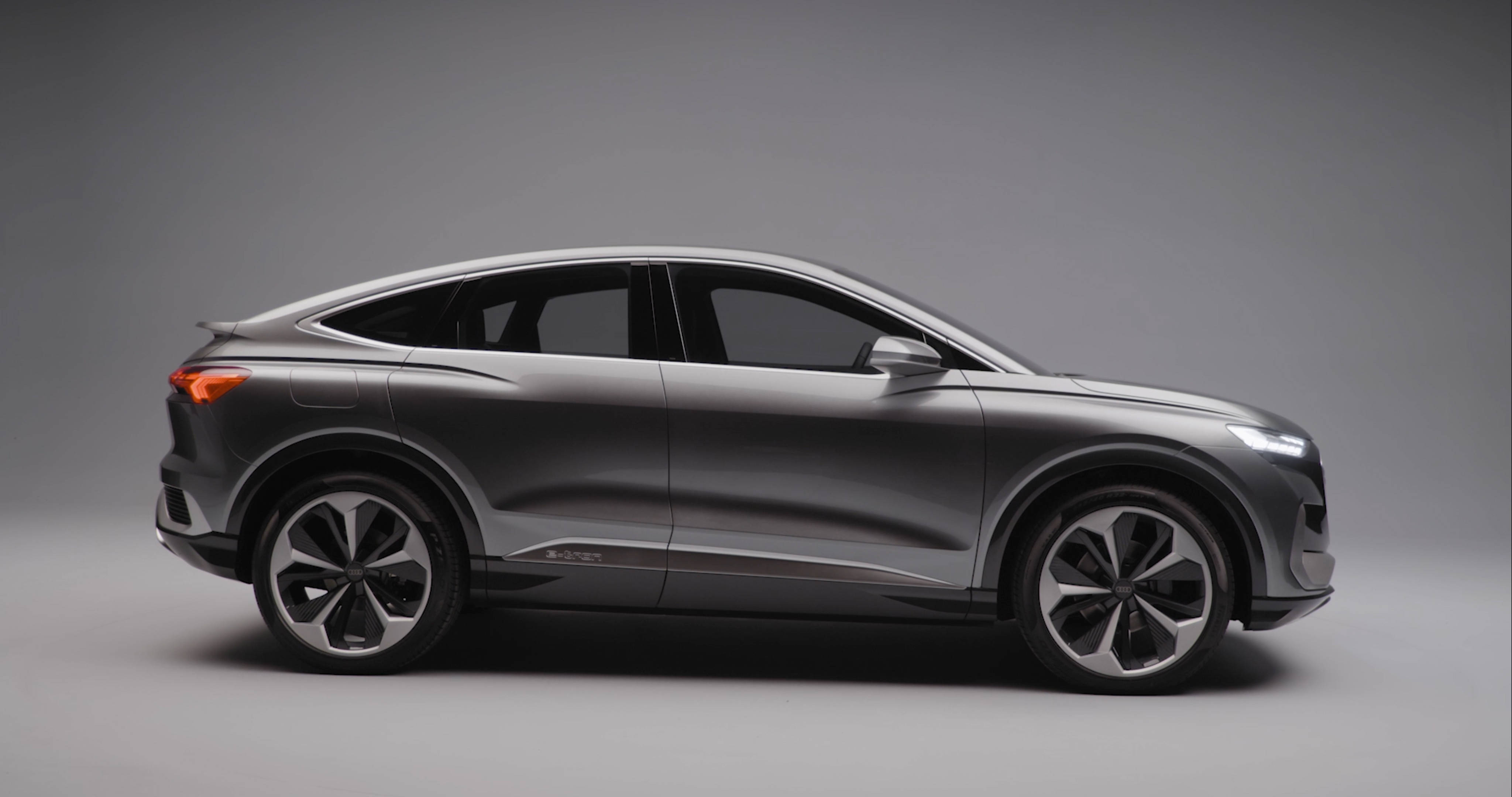 奥迪q4 sportback e-tron 概念车全球首发,全新coupé造型明年量产