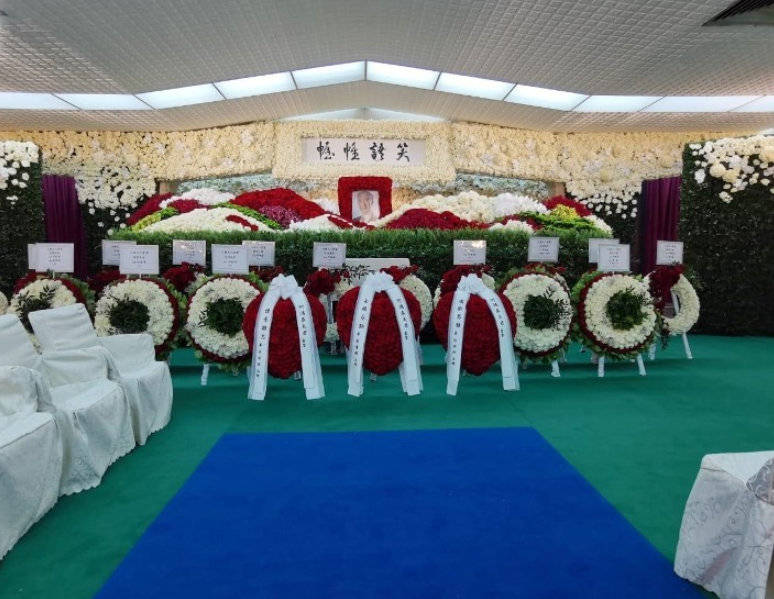 原创赌王何鸿燊丧礼在香港殡仪馆举行 三位太太分别送挽联表达哀思