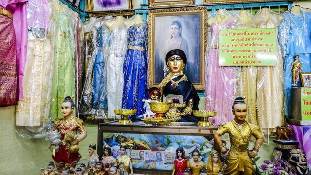 原创泰国最有名的"阴庙",供奉的不是神佛,而是一个美丽女人
