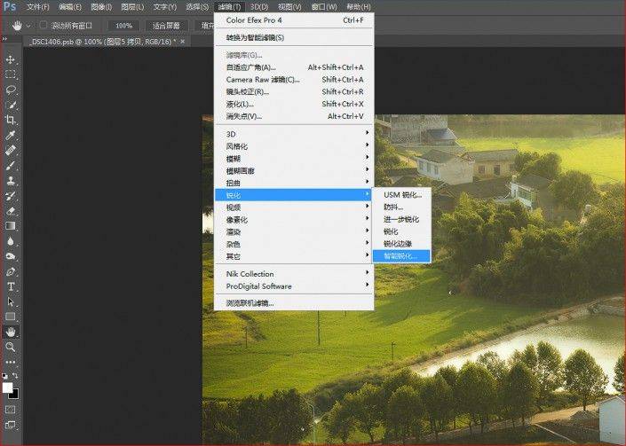 接下来只选择拷贝图层,然后在ps滤镜锐化选项里点击智能锐化.