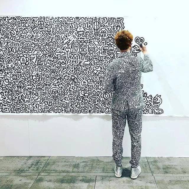 英国涂鸦狂人mr.doodle,给他一支笔,他能涂满整个地球!