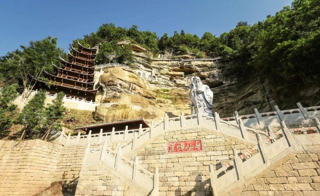 万寿山景区预祝各位高考学子拨云见日金榜题名