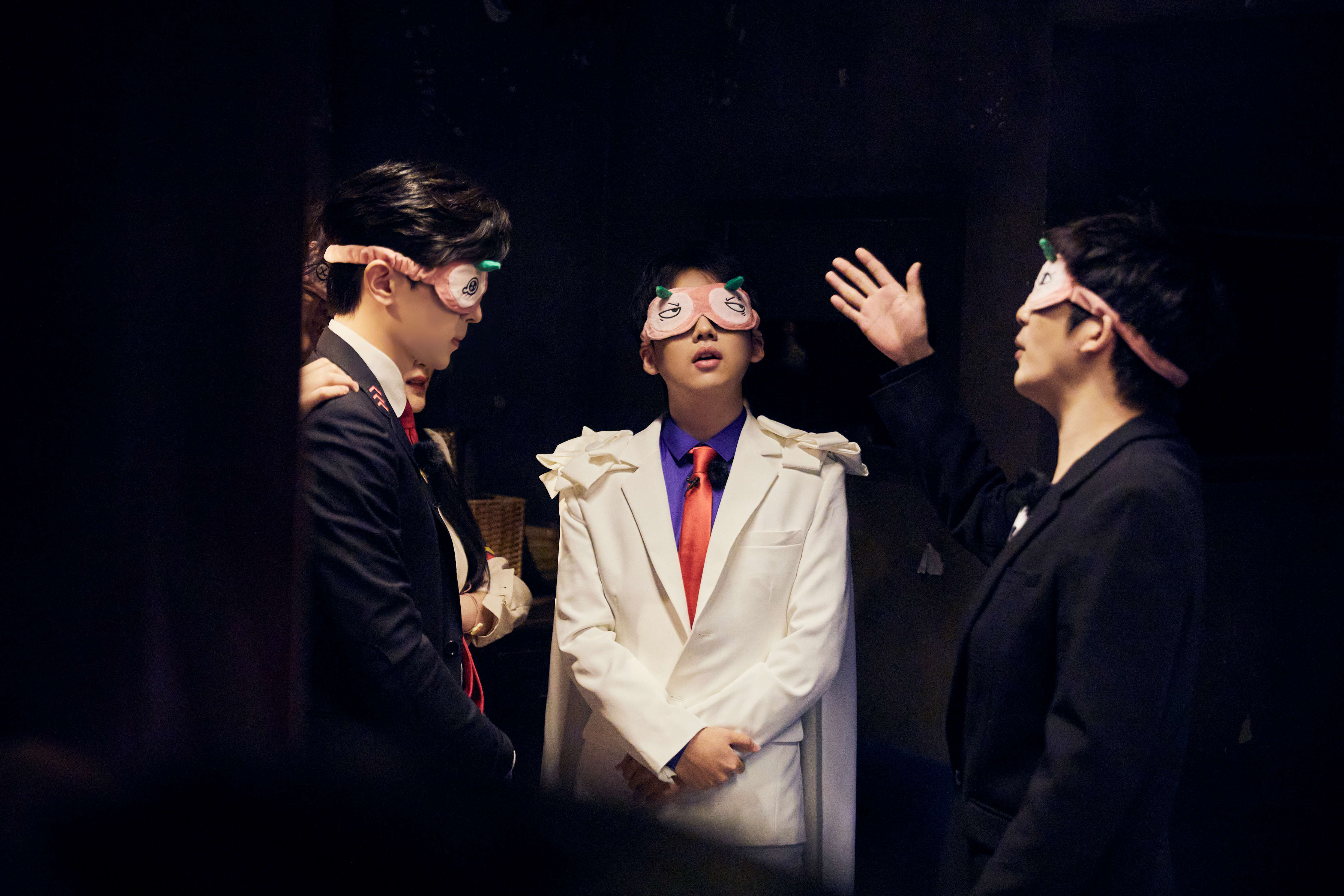 《密逃2》杨幂郭麒麟姐弟抢位 邓伦黄明昊大张伟抱团