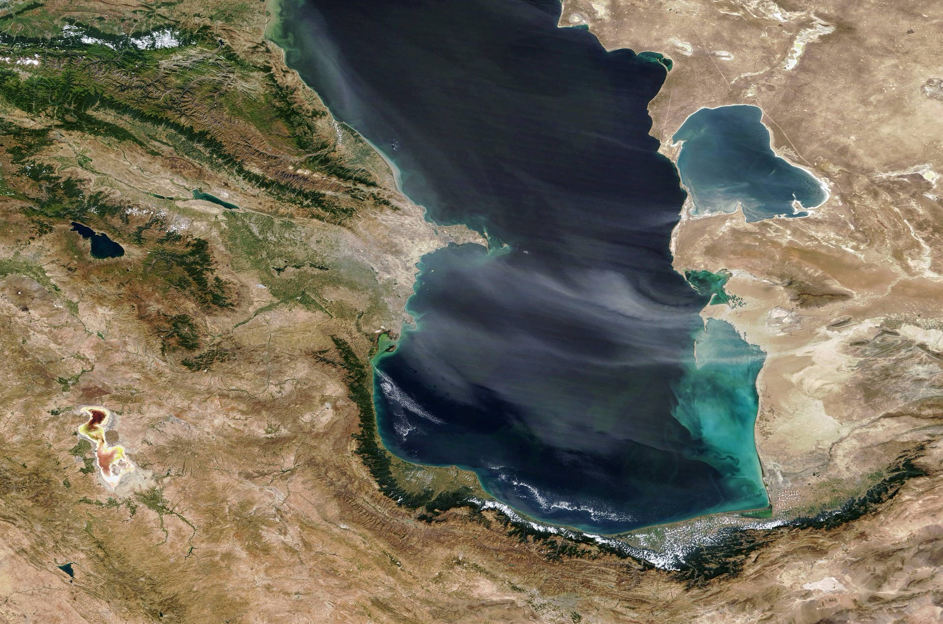 里海沿岸有许多国家,包括:哈萨克斯坦,土库曼斯坦,伊朗,阿塞拜疆