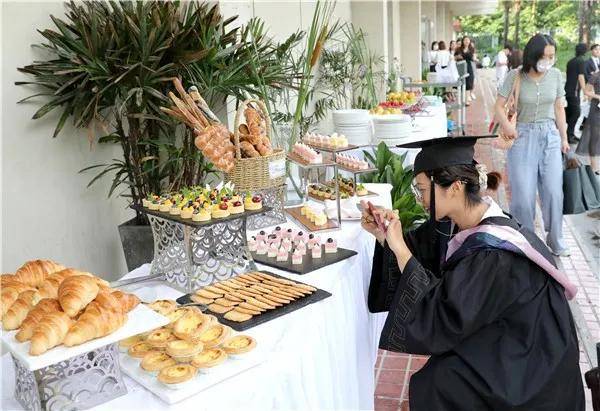 森系冷餐会行李寄回家毕业照全靠ps在常高校花样送别毕业生