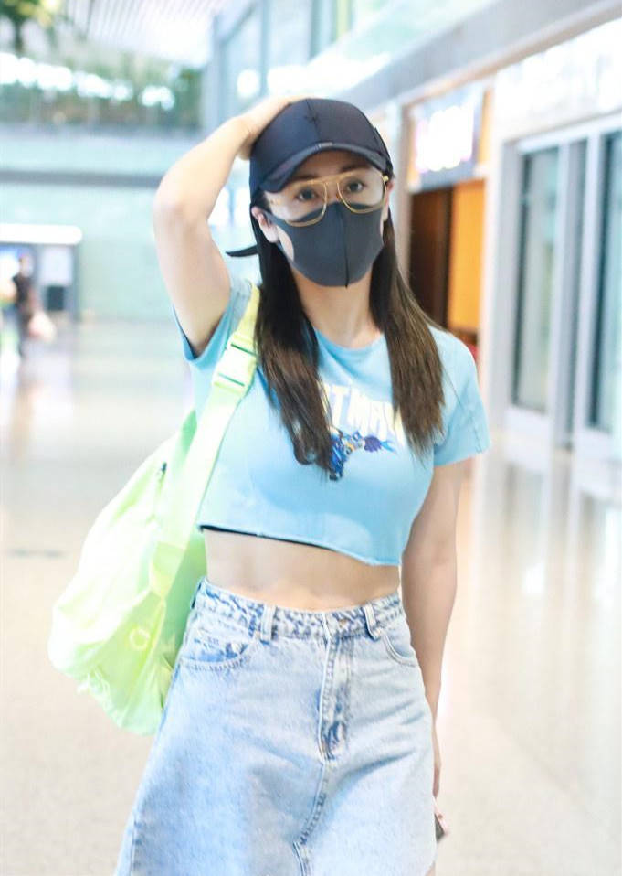 刘芸成"照骗",机场秀p前p后两种身材,38岁冻龄全靠修图滤镜?_dreamy