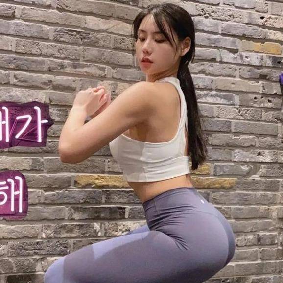 25岁韩国版柳岩爆红,她靠"第一大"称霸ins,这胸腰比简直绝了