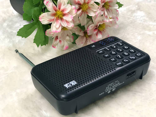 索爱插卡收音机:简单操作超长待机 爸妈的晨练"伴侣"