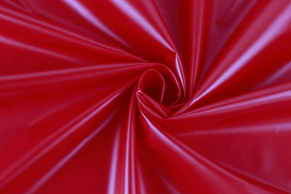 让羽绒服气质秒变的高级面料:轻奢光感幻彩面料