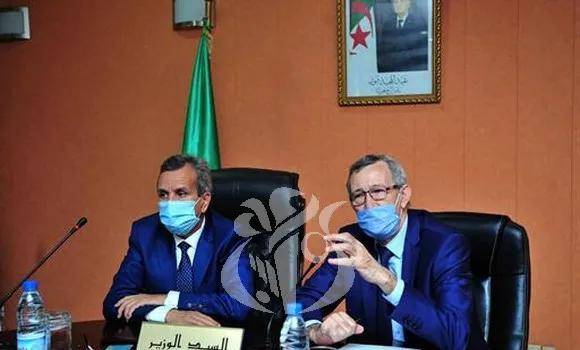 呼吁民众加强卫生防范意识,防止疫情在阿尔及利亚扩散