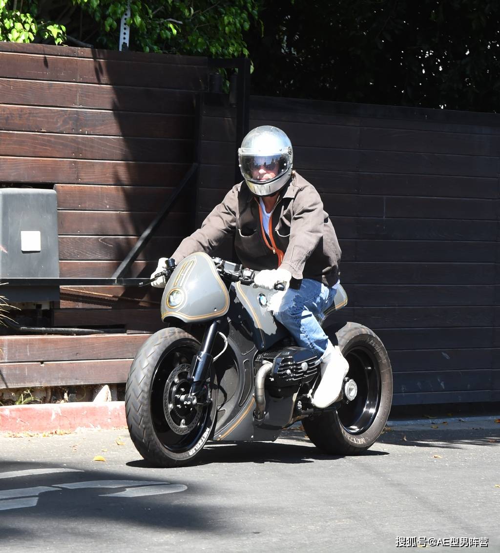 布拉德皮特和安吉丽娜朱莉两人关系终于缓和驾车看望6个孩子