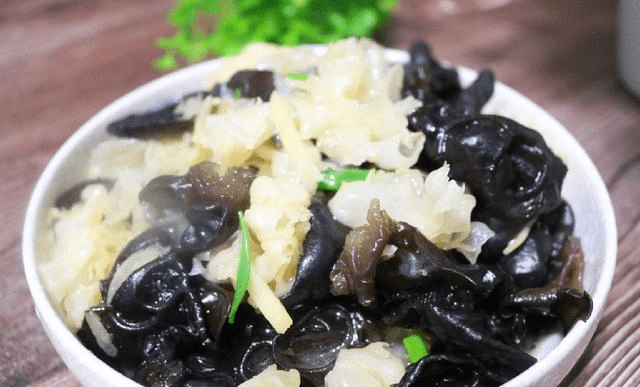 【木耳炒银耳】