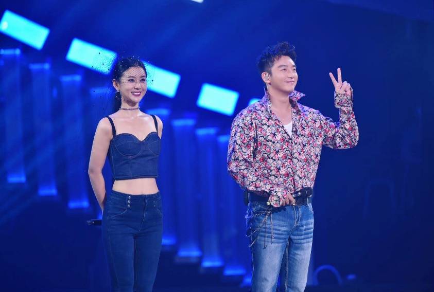 歌王》钟楚曦牛骏峰高能合作,伤情金曲《他不爱我》上线酷狗_李小萌