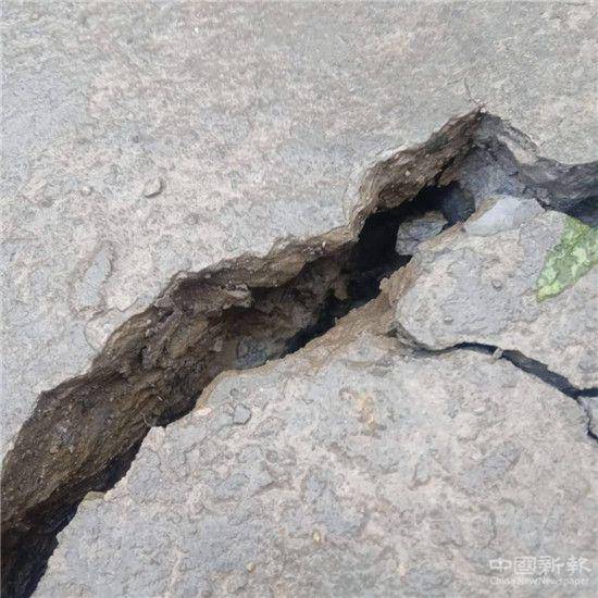 香山大裂缝图片