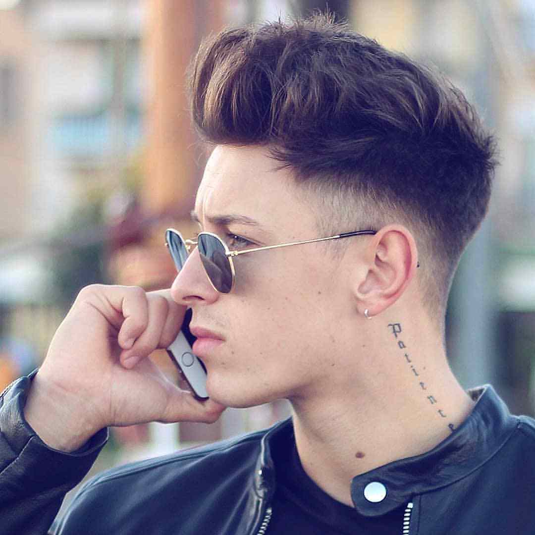 时尚翻倍,对于太阳穴比较凹的男士,可以选择这种发脚不用推太高的发型