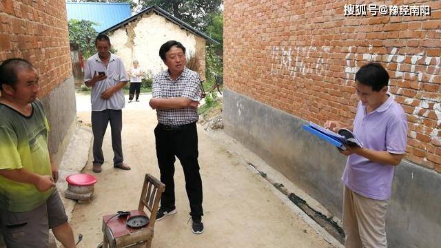 内乡县王店镇党委书记朱洪玉牢记为民初心使命争当脱贫攻坚出彩先锋