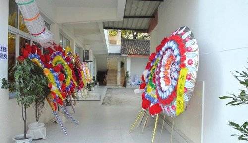 网传殡仪馆工作人员月薪两三万,却招不到人,是真的吗?_家属