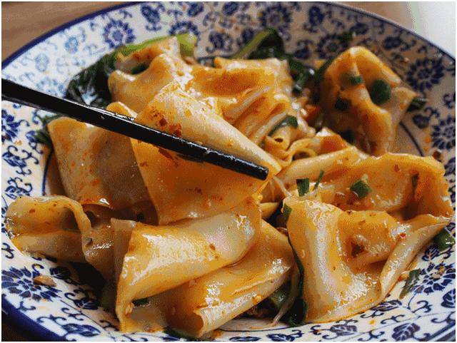 关中的biángbiángg面,深受陕西及京城很多名人才俊的喜爱,如张凤翔