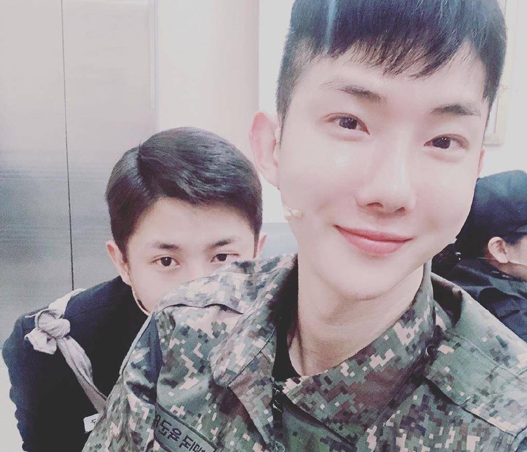 赵权自曝出道三年零收入!吹嘘的jyp人性美?