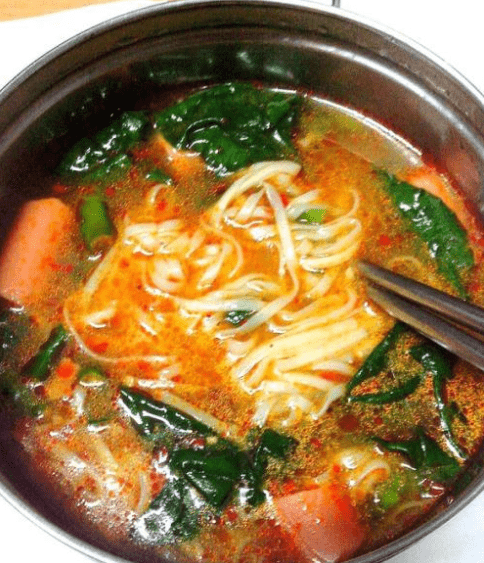 用火锅底料煮面条!学会这3步,轻松煮出香辣面条