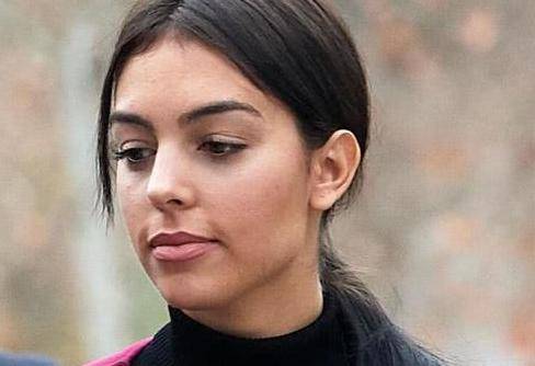 c罗女友乔治娜,令人艳羡的人生,从导购员逆袭成足坛超巨女友