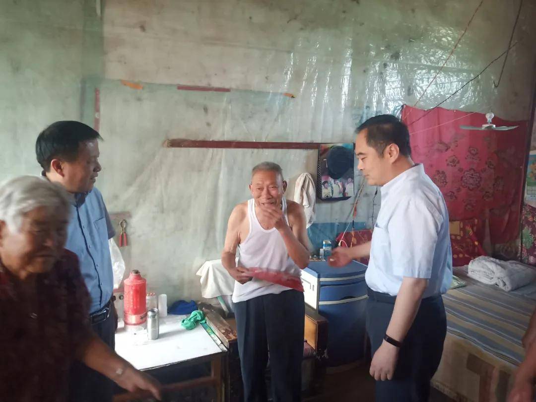 聊城高新区:郭志刚到许营镇走访慰困难党员_生活