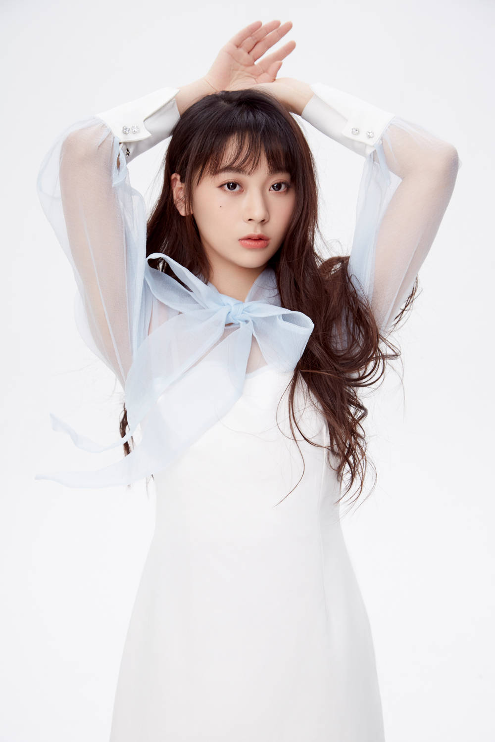 作为新生代演员,1999年出生的郑妙有着远超年龄的镜头表现力和角色