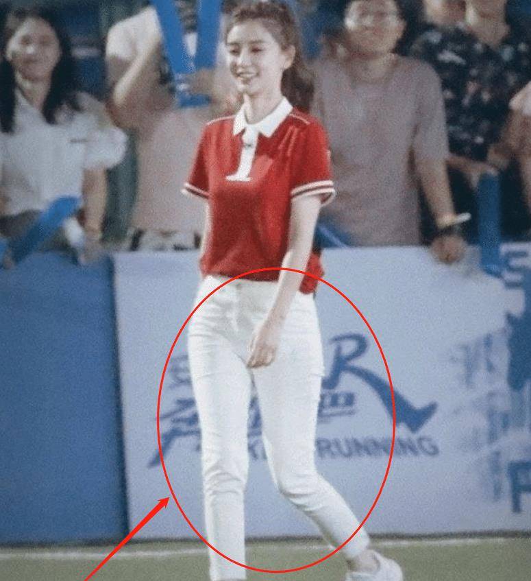 baby穿紧身裤不搭高跟鞋见她生图下的全身照真实身材一望而知