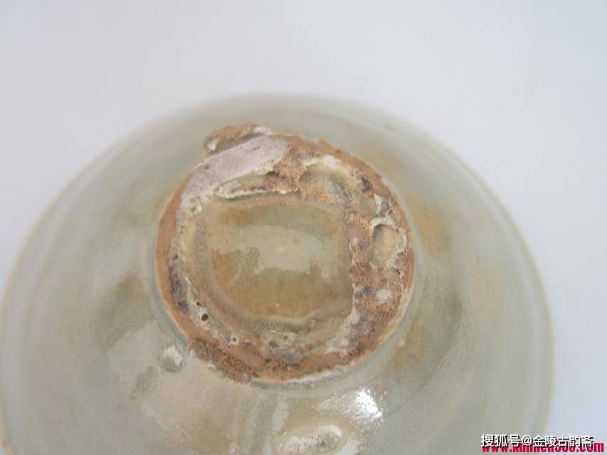 五代和宋代耀州窑青瓷的底足照片