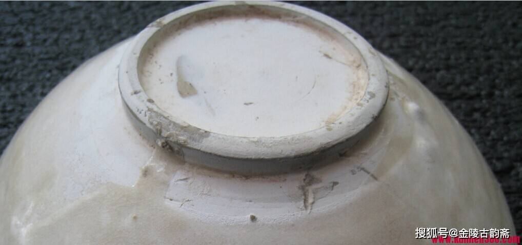 任何一个品种的高古瓷器,其断代均需从胎,釉,工艺,纹饰等各个方面入手
