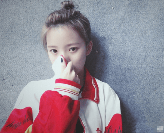 也是因为这一点,所以很多网友看到陈卓璇的学生时期旧照,都是会忍不住