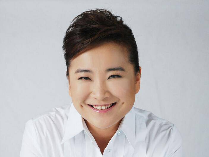 说了10年相声还没红,郭德纲劝她改行,如今6次登春晚身价21亿!_贾玲