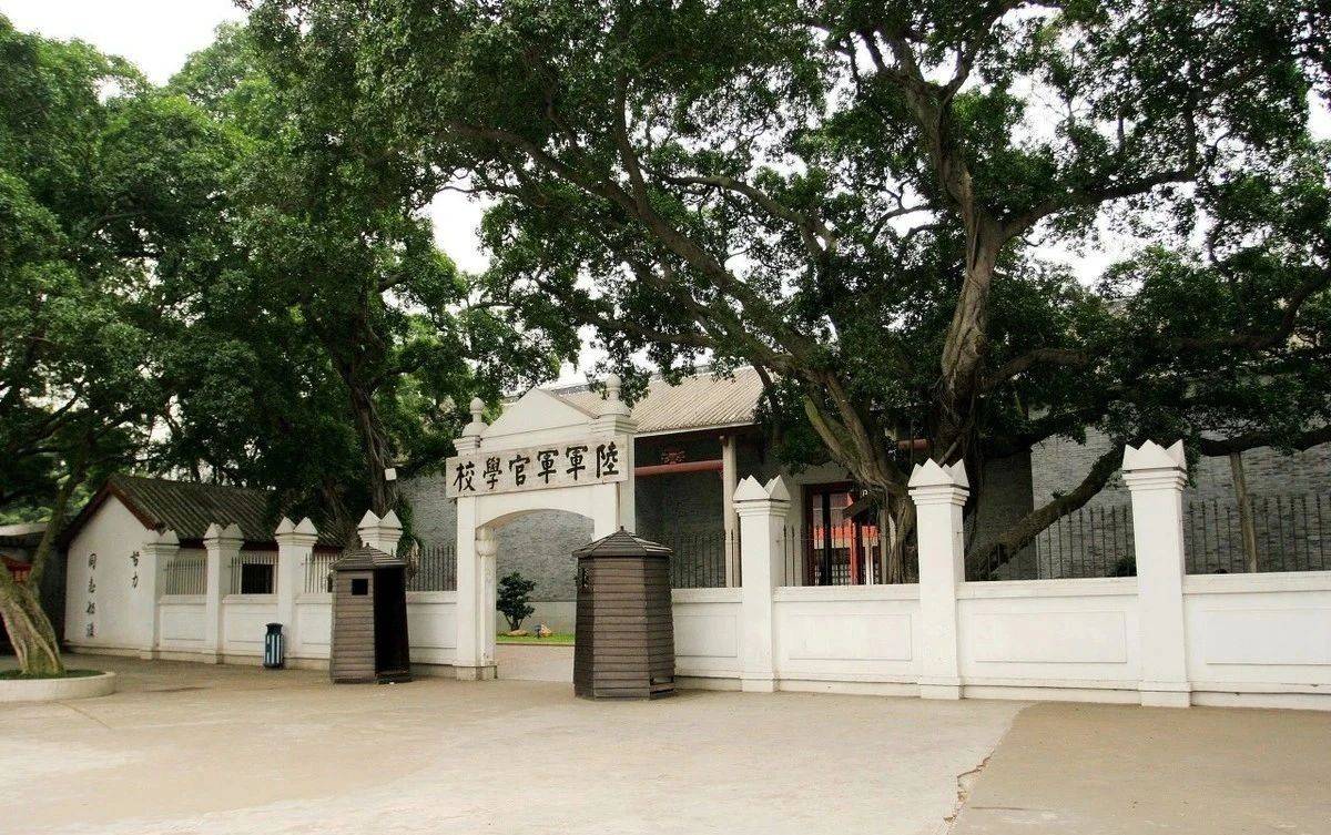 军校在长洲岛共办了7 期,1930 年迁往南京,后又迁往成都和台湾.