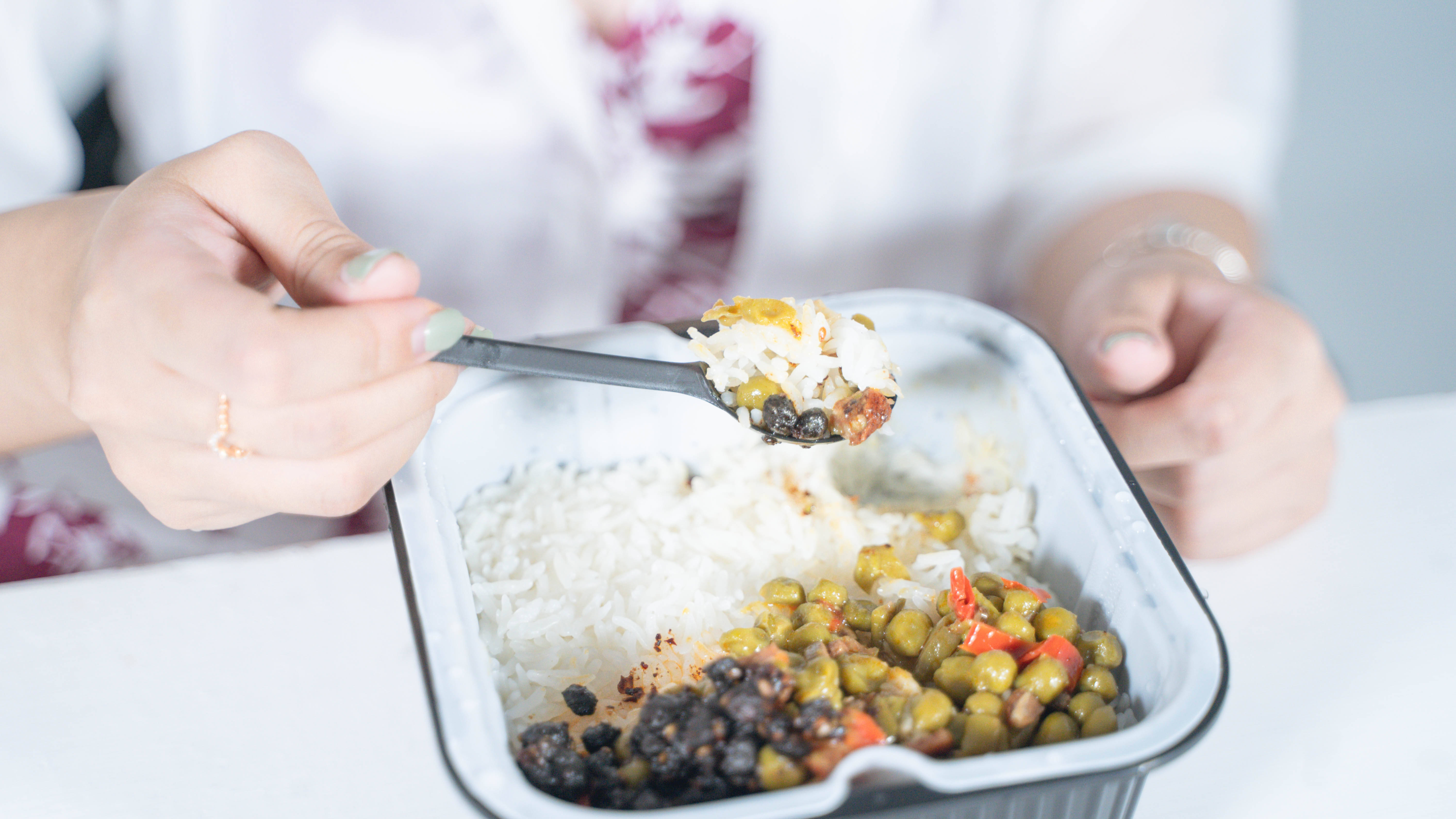 谜单自热米饭,这样吃就对了