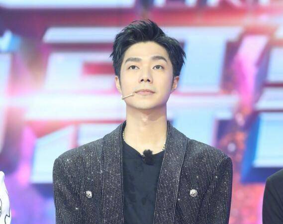 高天鹤退出《天天向上》,天天兄弟新人已就位,是男团中的他?