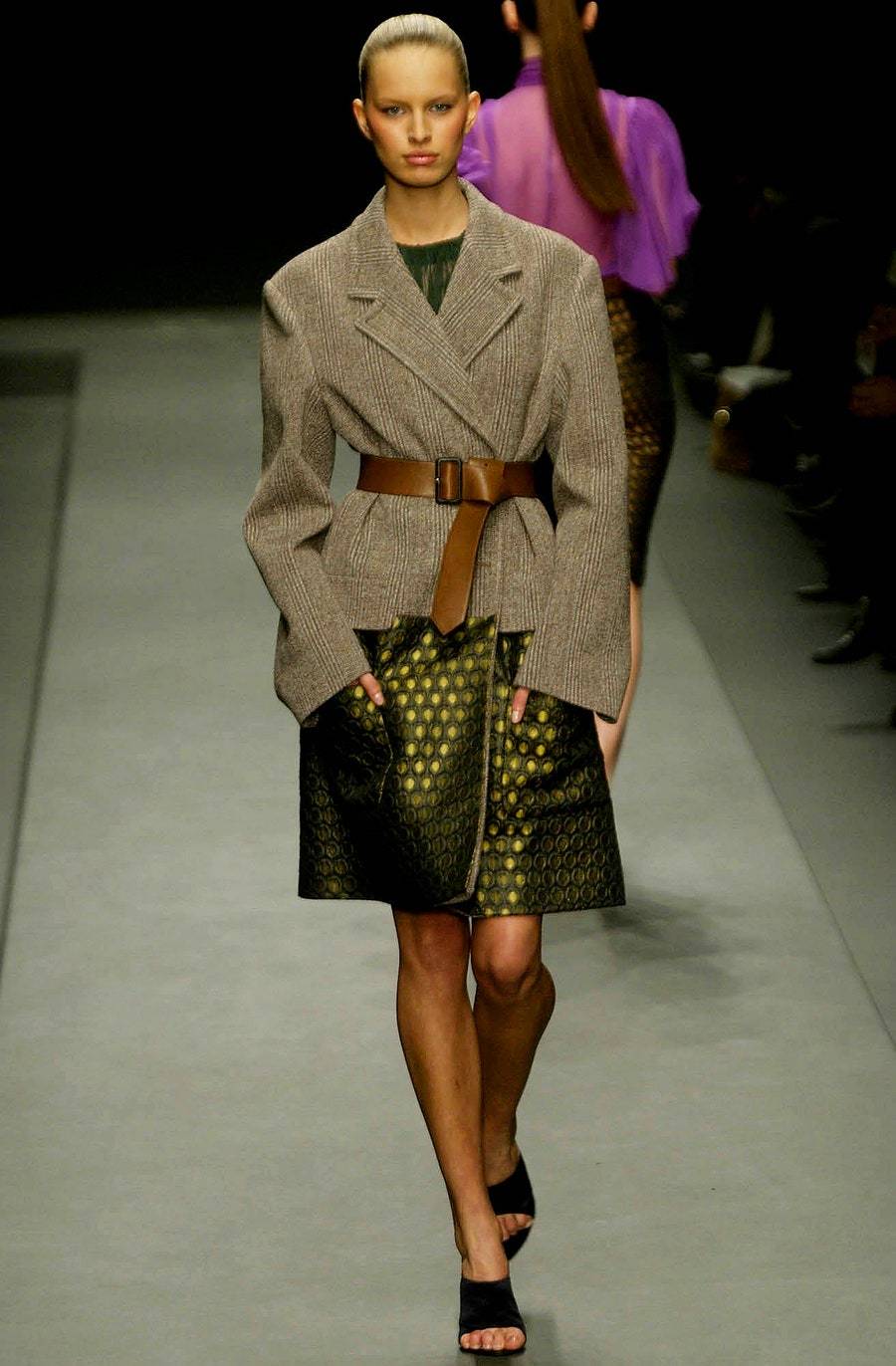 看看2002年的prada时装周,经典就是经典!