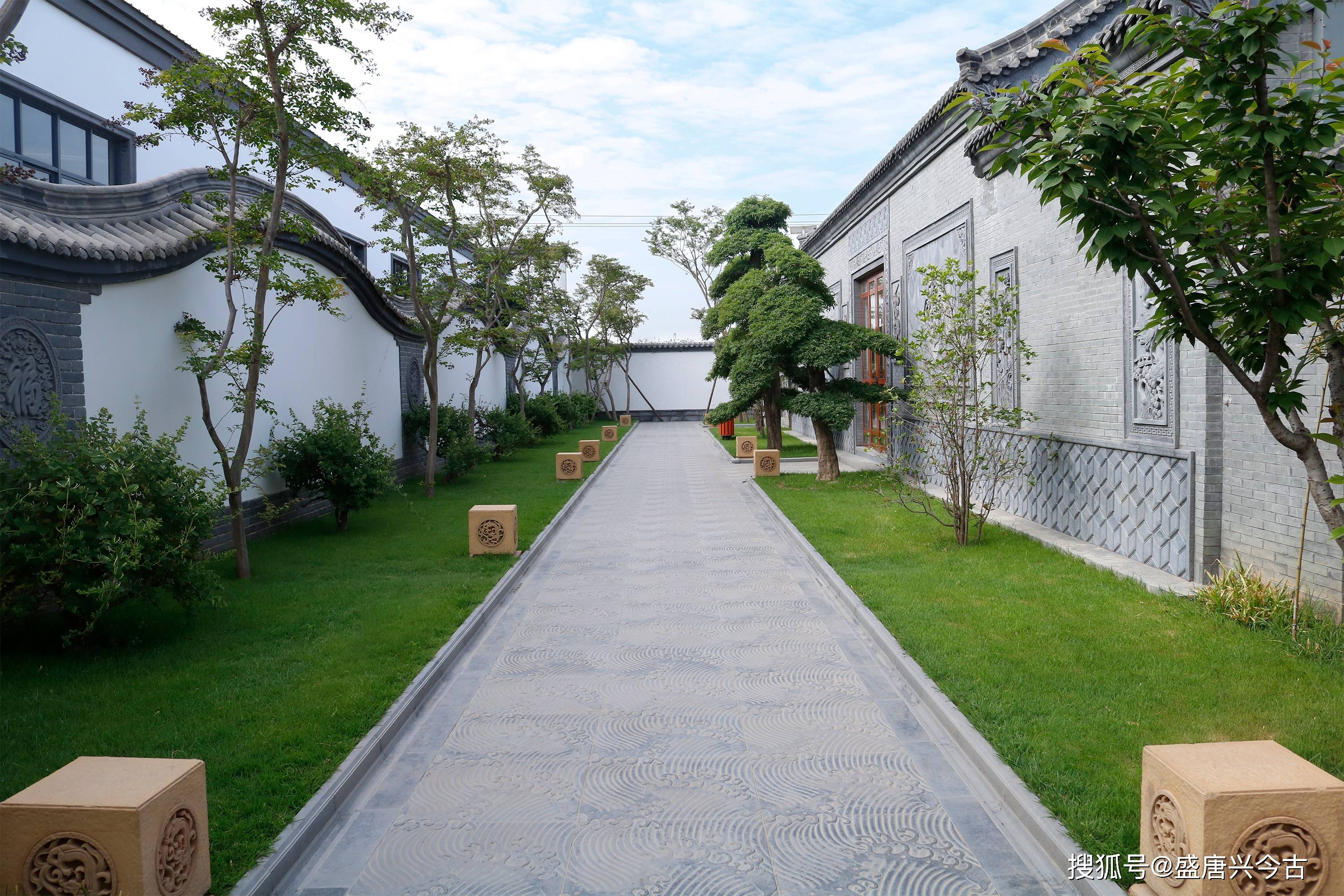造景的形式,把园林景观充分展示出来,通过合理的布局,形成一个自然