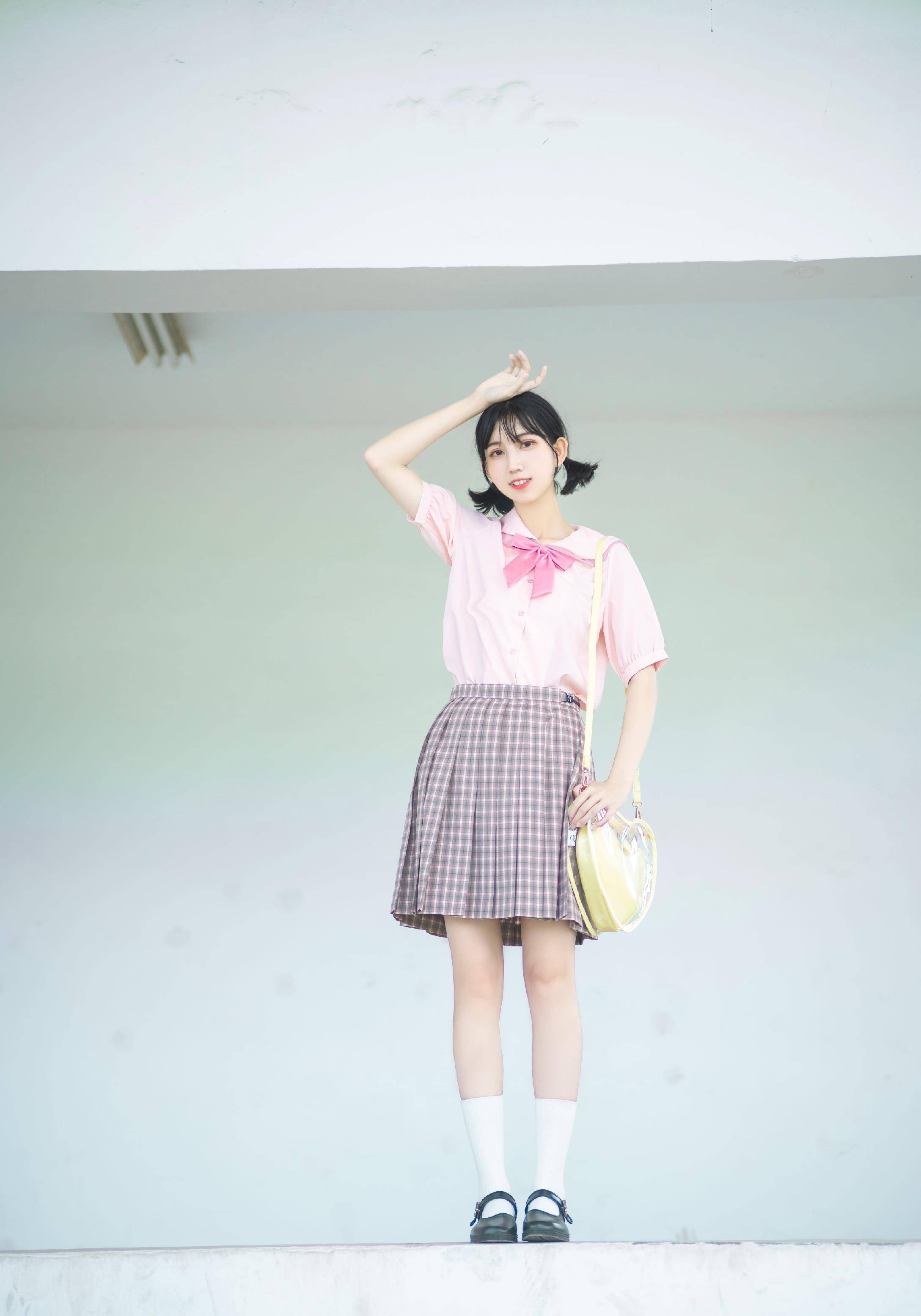 jk少女甜美日常,要一起来操场逛逛吗?