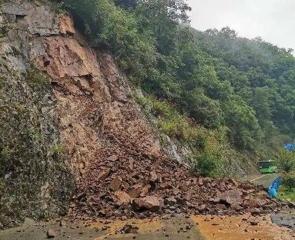 陕西这些路段山体塌方,交通中断!降雨仍在持续