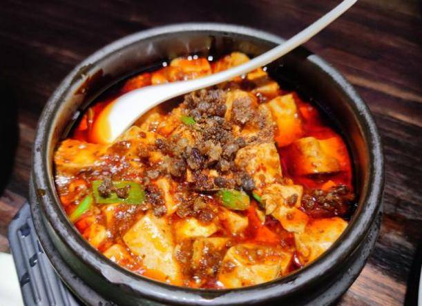 这家老成都川菜馆麻婆豆腐鲜香下饭味道对外地游客很友好