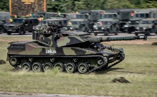 原创泰国陆军战术检查演习魟式轻型坦克登场 表演快速行驶和射击