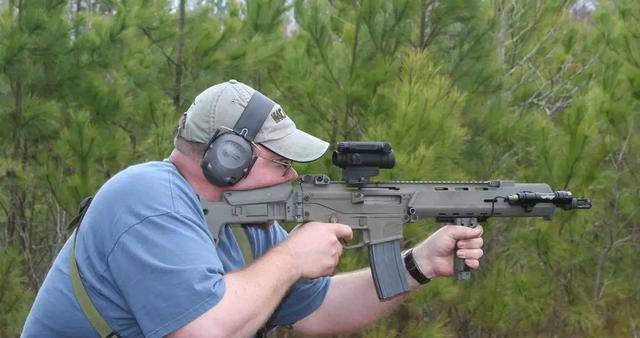 美军常见装备的瞄准镜,多种能够在实战中快速切换倍率