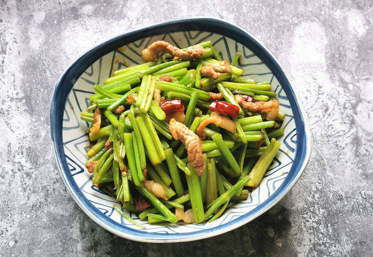 芹菜炒肉丝