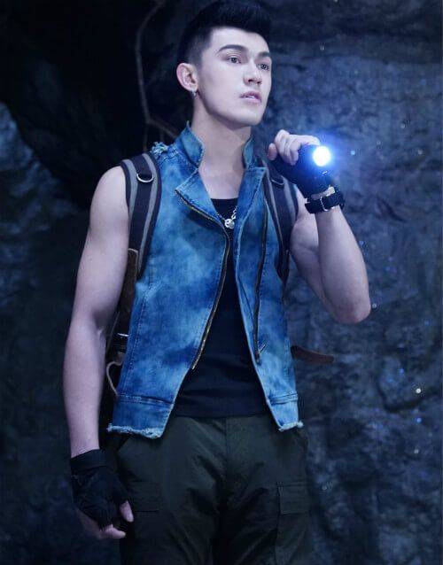 娃尔《重启之极海听雷》上线 "憨萌"小忠犬成团欺担当