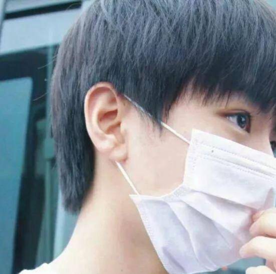 知道了王俊凯耳朵上"富贵仓"的秘密后,你一定会拿起镜子照自己_进化