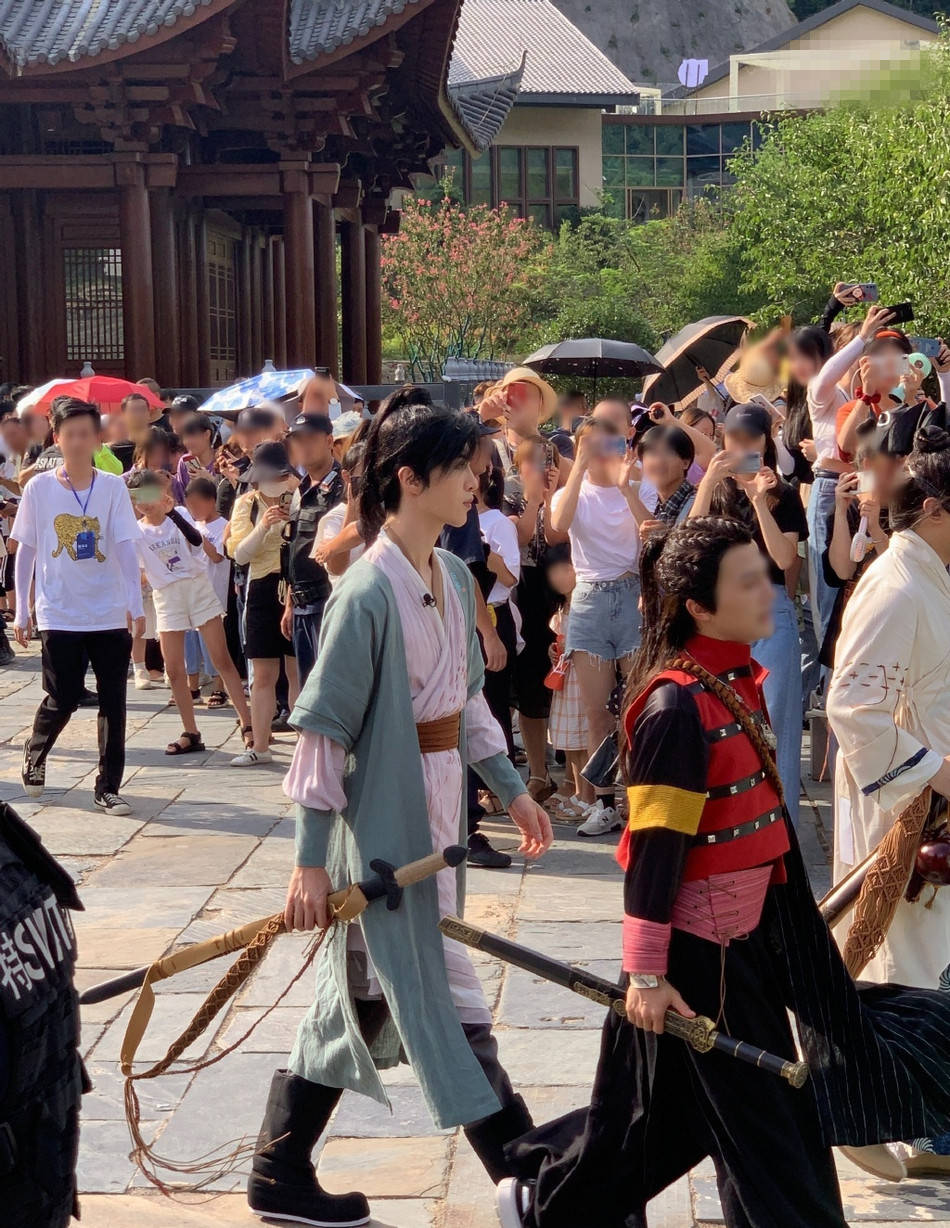 范丞丞综艺路透照曝光 cos李逍遥绑高马尾清俊帅气-搜狐大视野-搜狐新闻