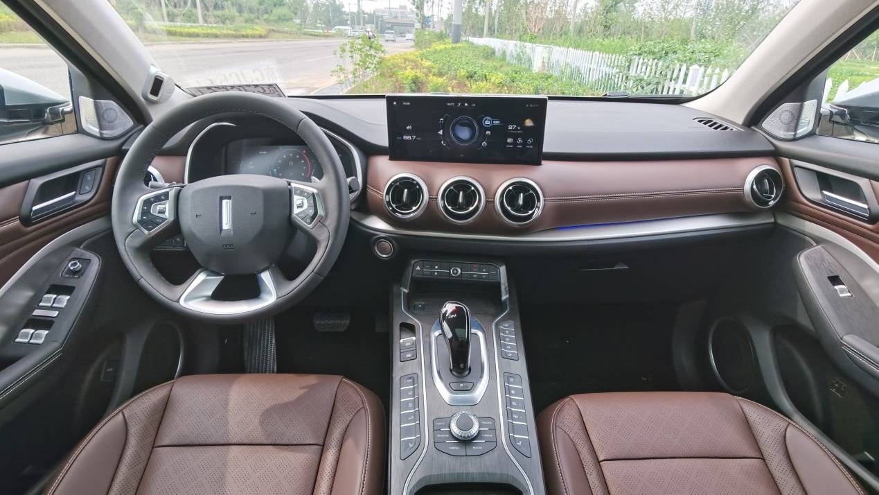 不得不说2021款vv6真的很懂年轻消费者的心,除了高颜值,大空间外,内饰